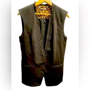 🖤🖤White House | Black Market Sleeveless Black Vest with Leopard Lining. Size 8